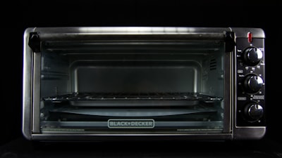 韩剧《冬日恋歌》海报，雪景中浪漫情侣